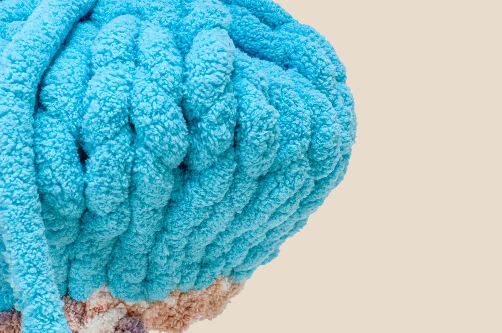 Blueberry Beret — chenille close-up